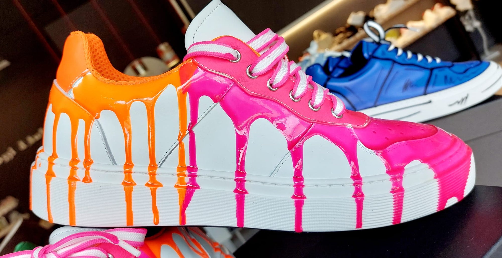 SNEAKERS FONDO BIANCO FINITURE FLUO