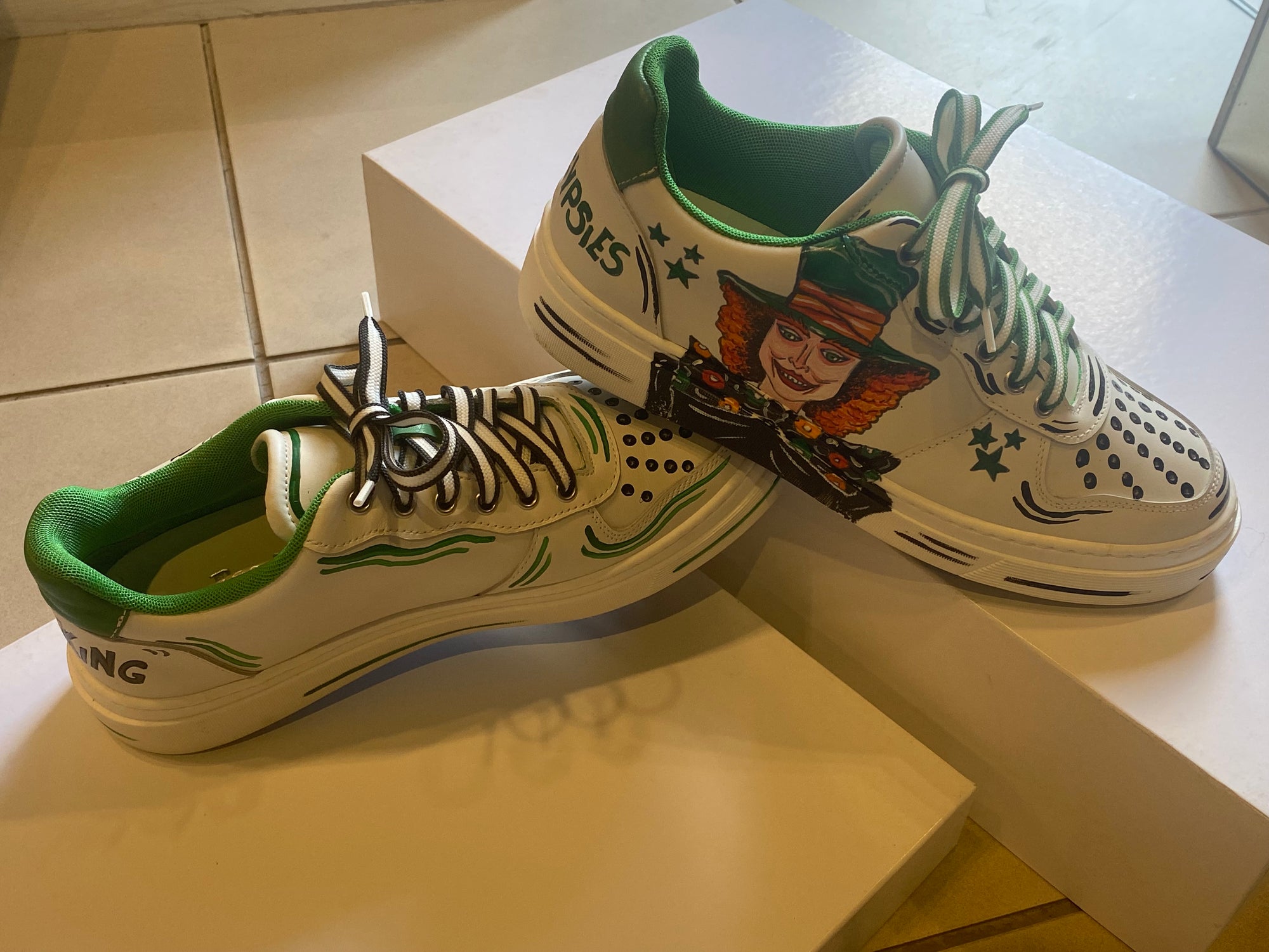 SNEAKERS PEZZO UNICO JOKER E CAPPELLAIO MATTO